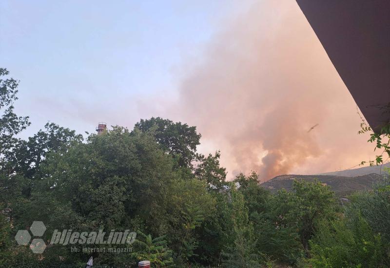 FOTO/VIDEO - Požar u Jasenici, ugrožene kuće